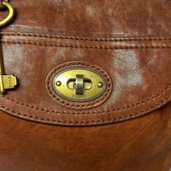 Fossil Carson Crossbody Purse Leather Saddle Bag Turnlock Tan Backpack Key - Picture 3 of 13